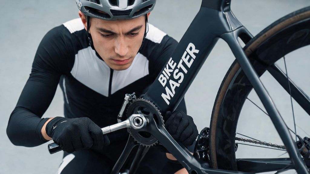 Guide to Using a 1/4 Torque Wrench for Bike Master Summit Racing Builds